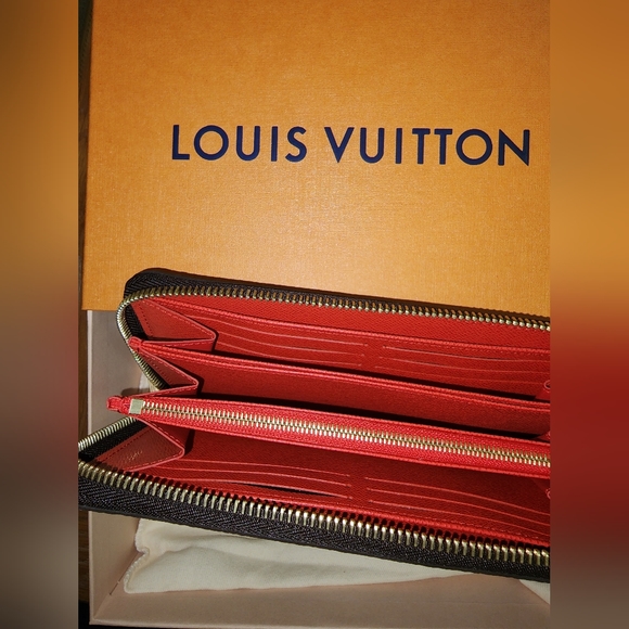Louis Vuitton - Picture 6 of 6